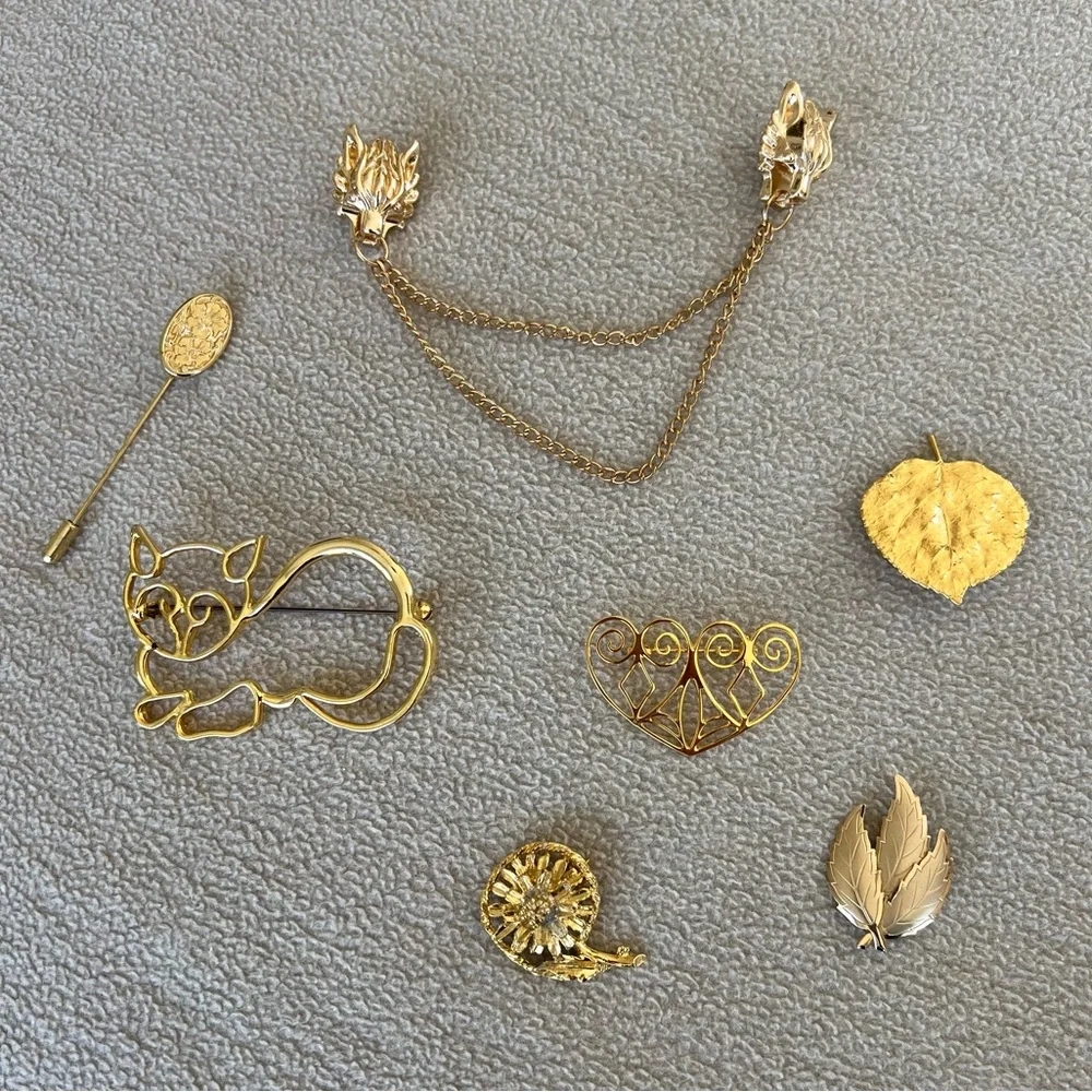 Vintage brooch set