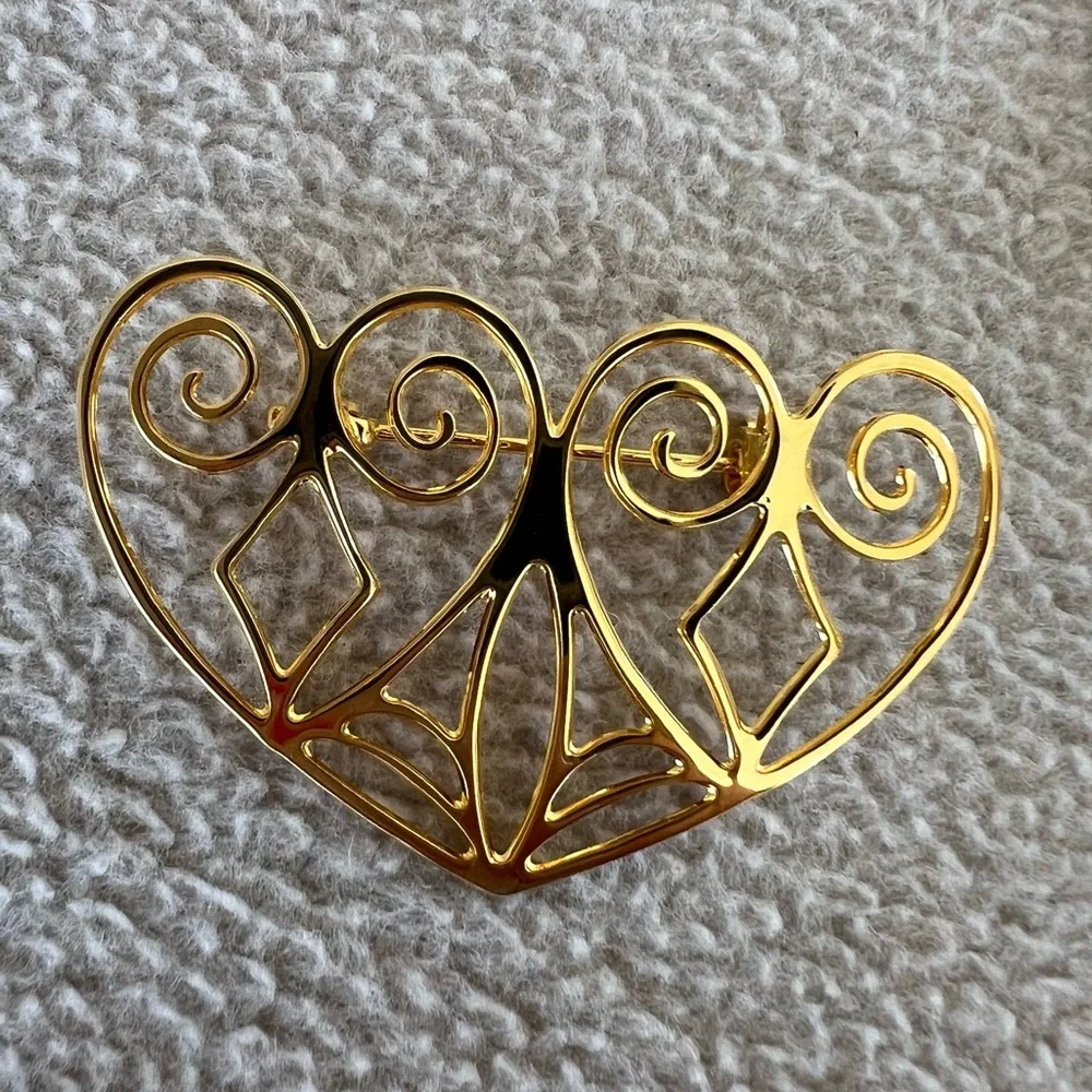 Vintage brooch set