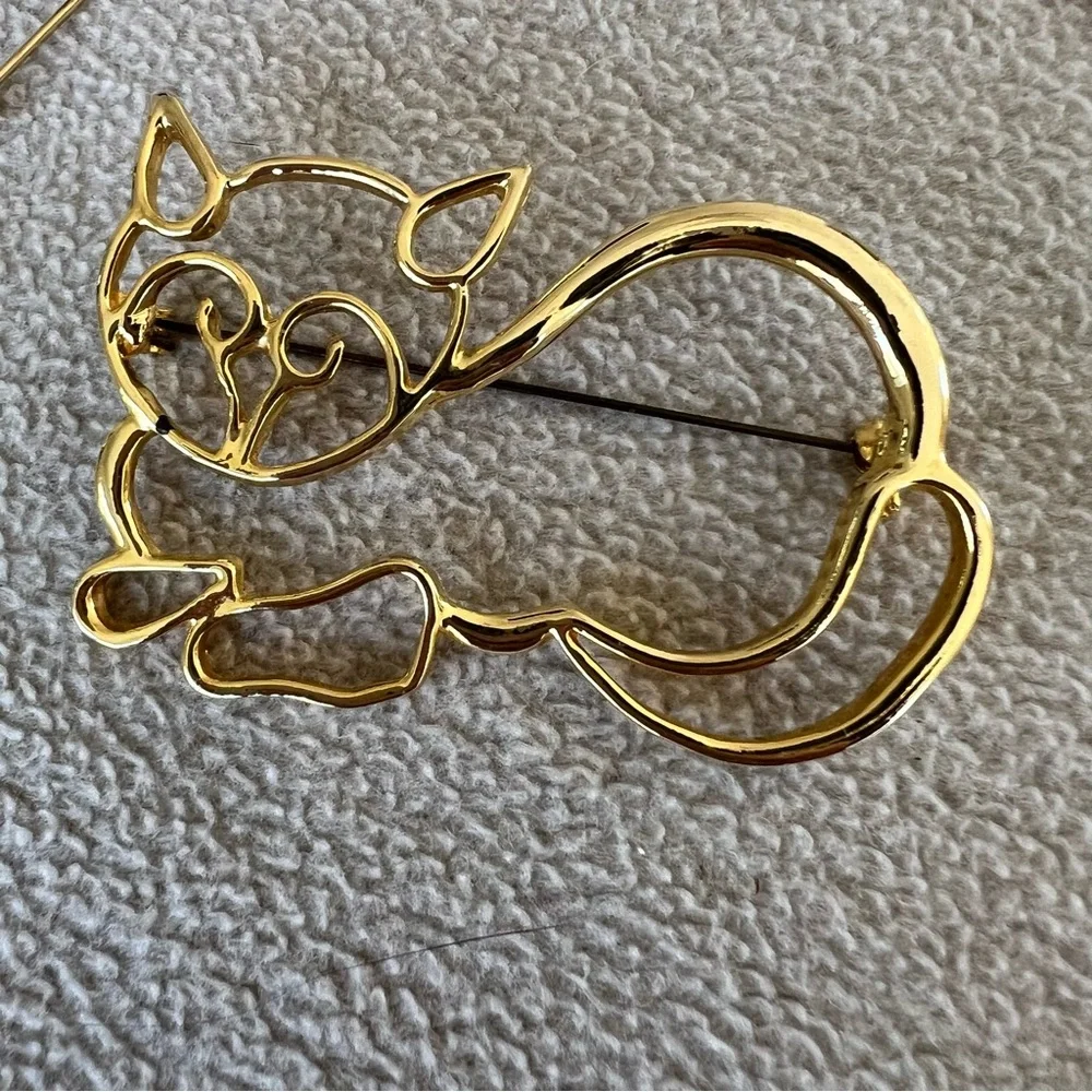 Vintage brooch set