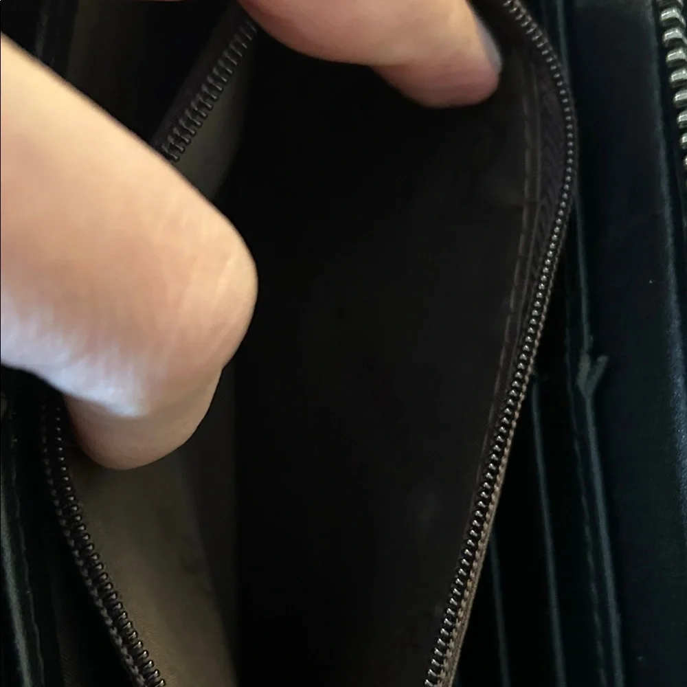 Enbery sleek black