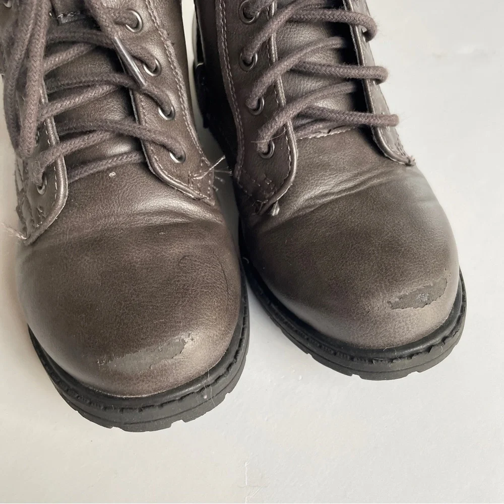 MIA grey ankle