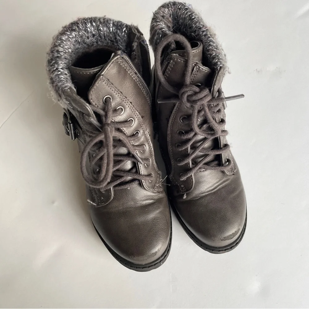 MIA grey ankle