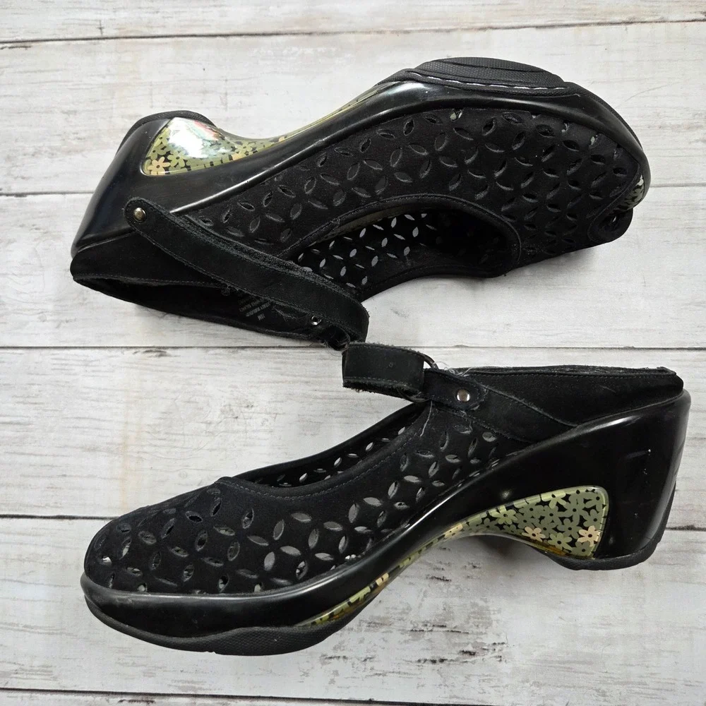 J-41 Adventure Co shoe has