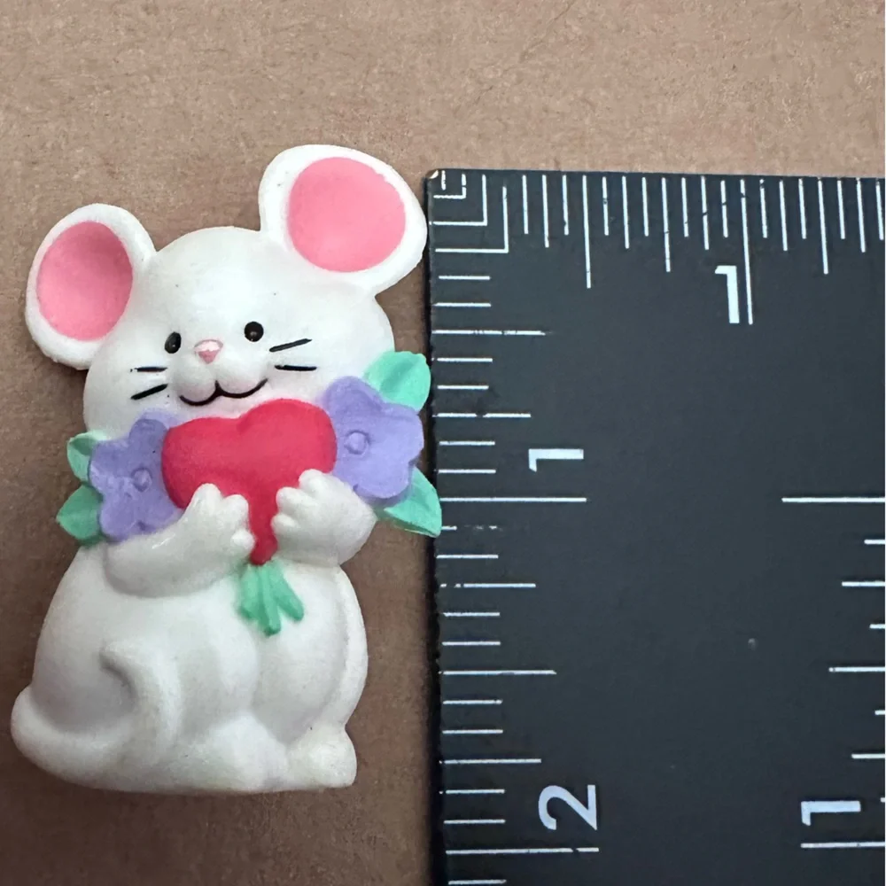 Current pin figurine