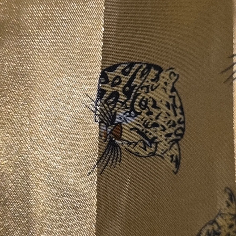 Unbranded elegant gold