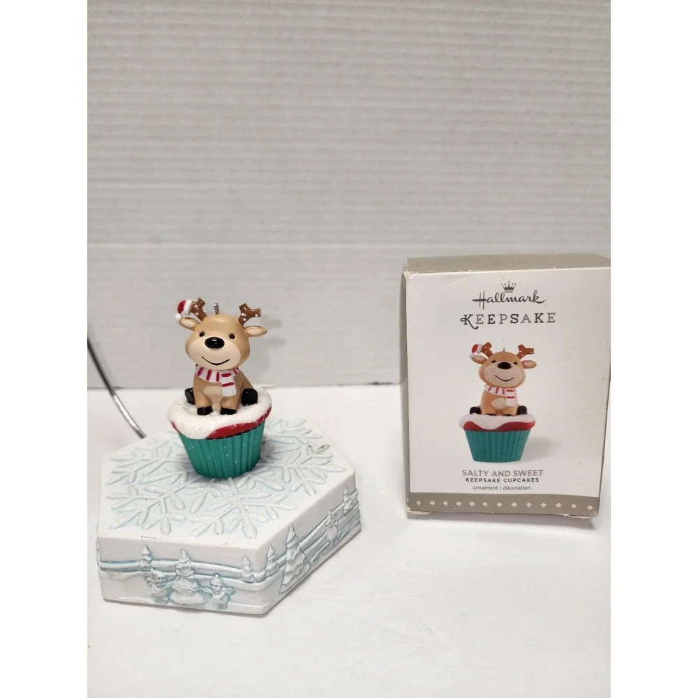 2015 Open House Hallmark Keepsake Christmas Tree Ornament‎ Salty Sweet Cupcake