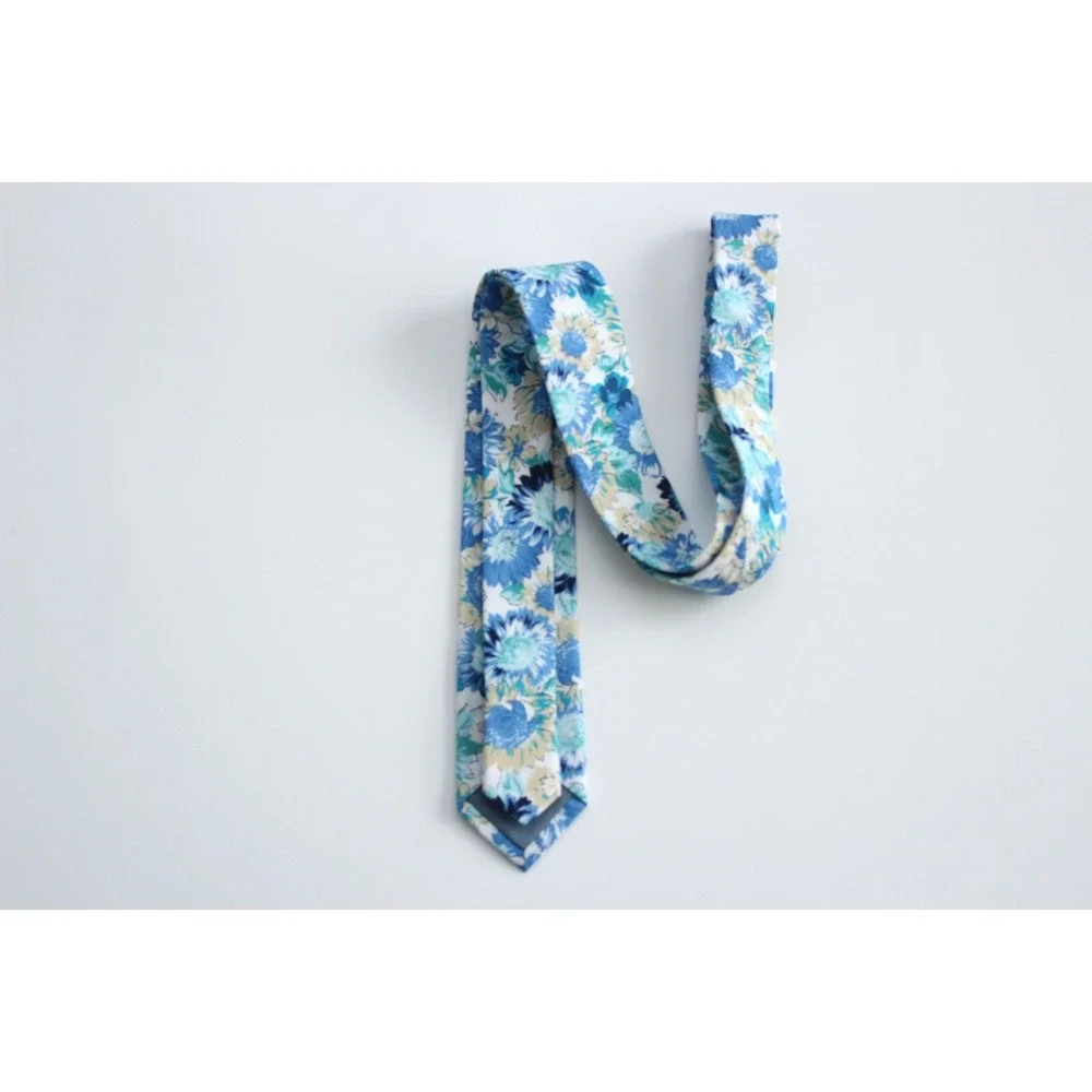 The Unbranded Brand floral necktie