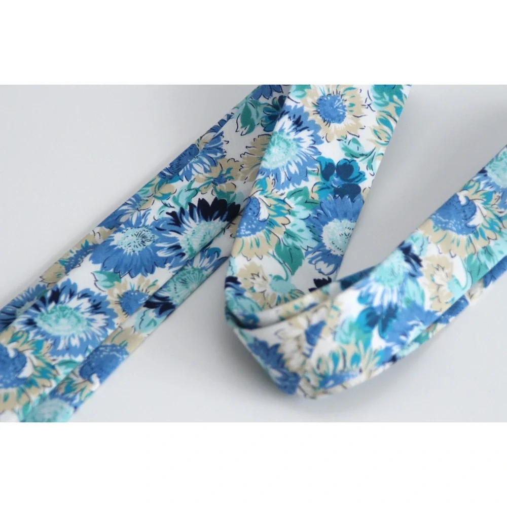 The Unbranded Brand floral necktie