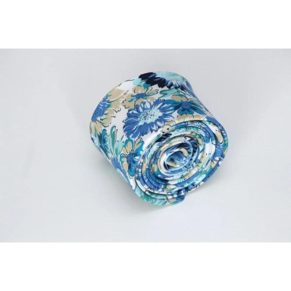 The Unbranded Brand floral necktie