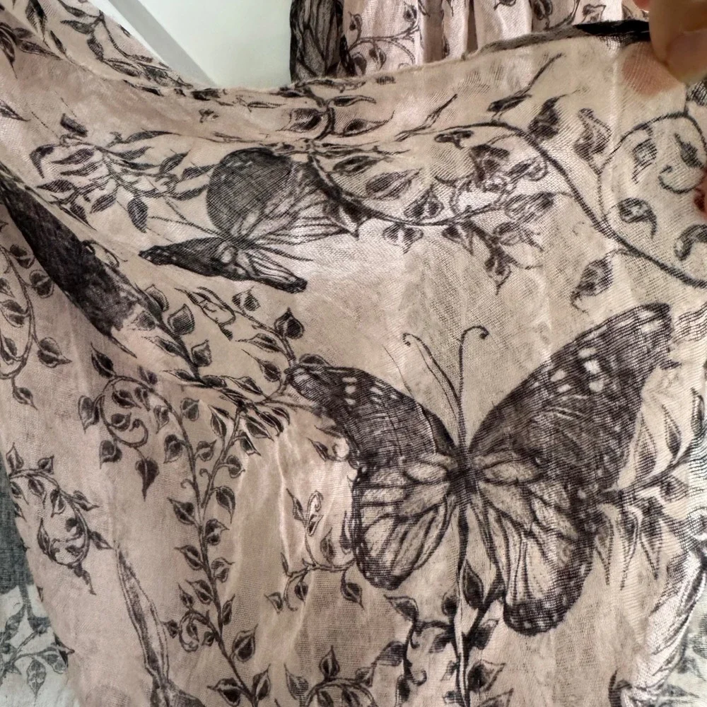 N/A lightweight airy