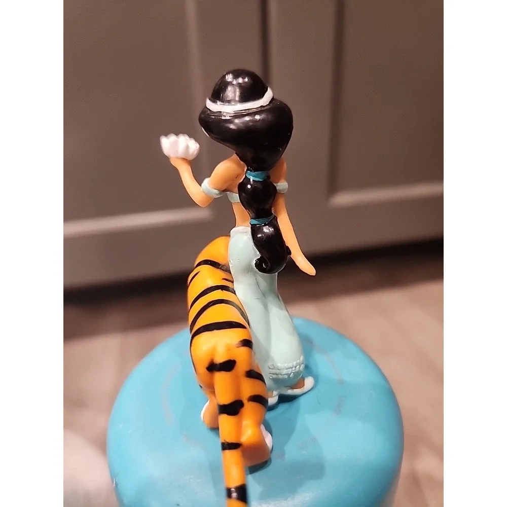 Disney set genie