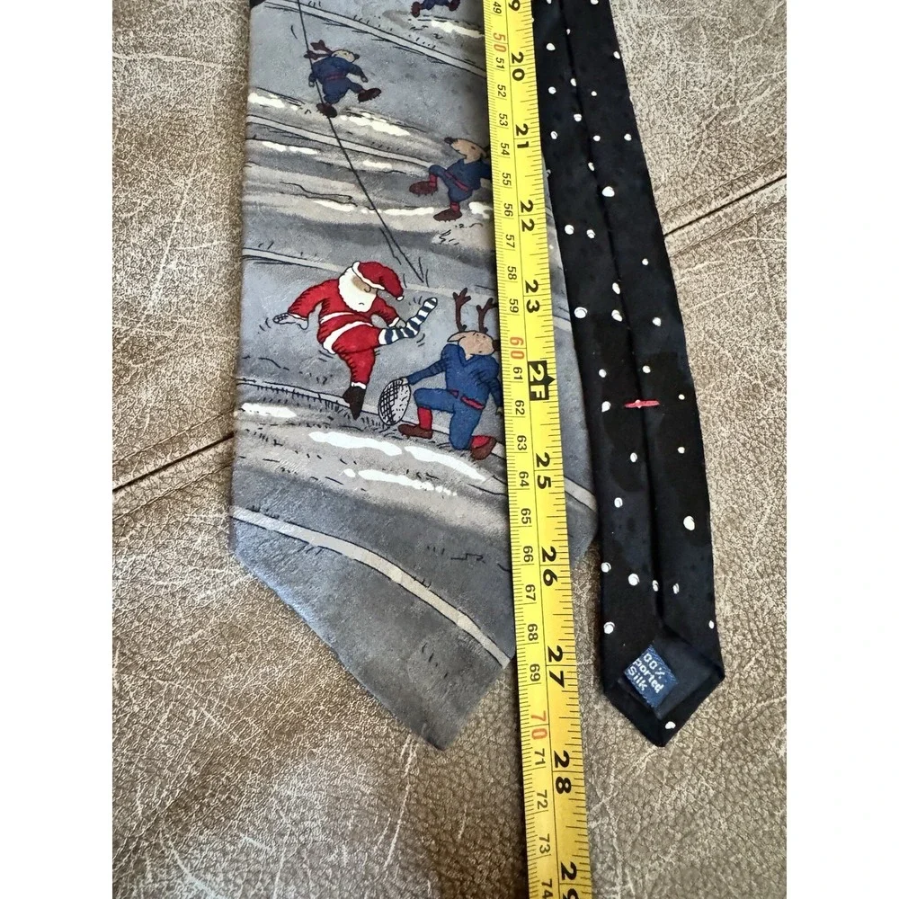 VTG Hallmark Mens Christmas Neck Tie Silk Yule‎ Tie Greetings Santa Reindeer