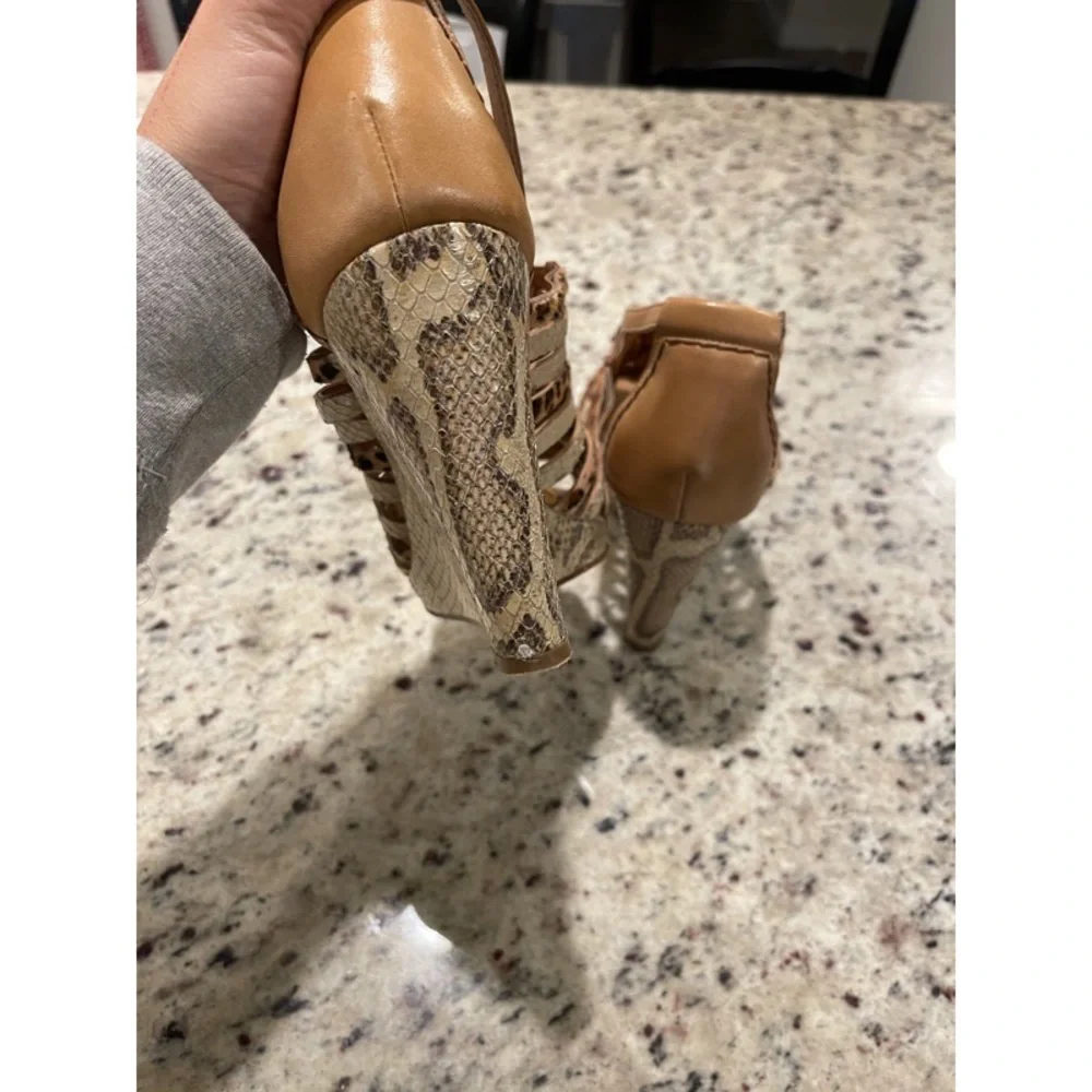 Cole Haan scuff last