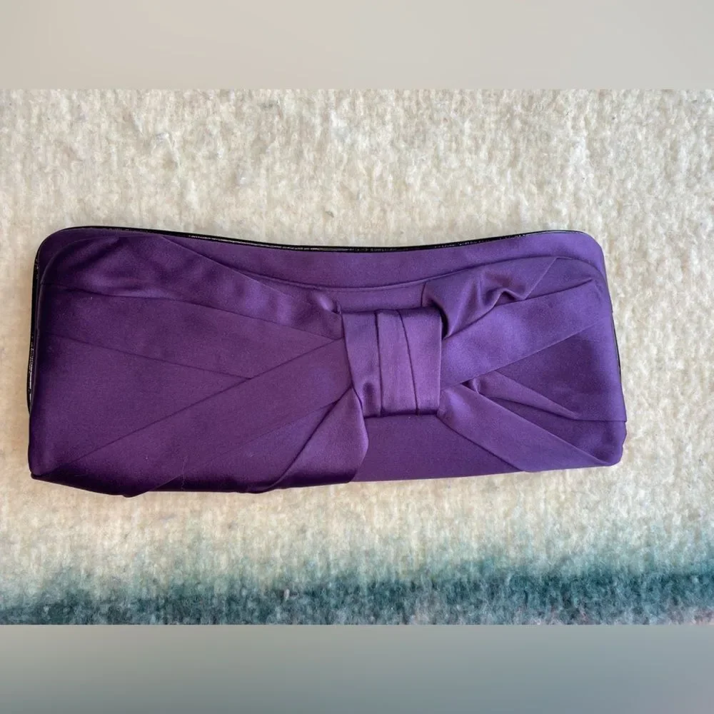 Beautiful Bow Clutch by Giu
