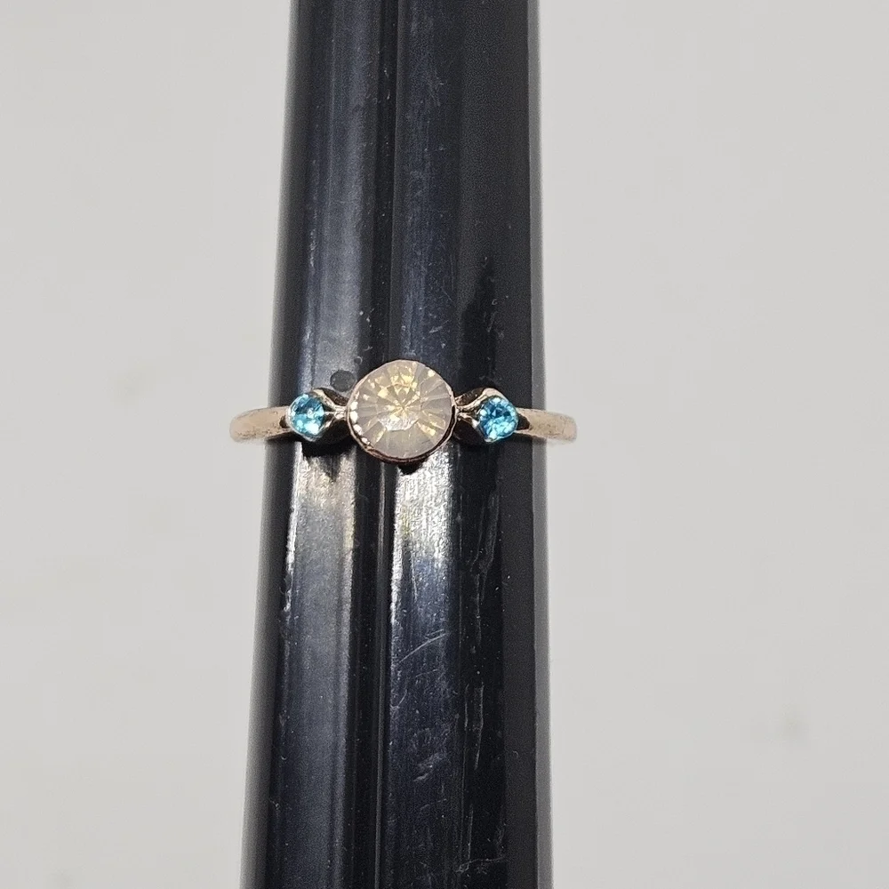 gold tone ring with aqua and milky yellow rhinestones size 4.25