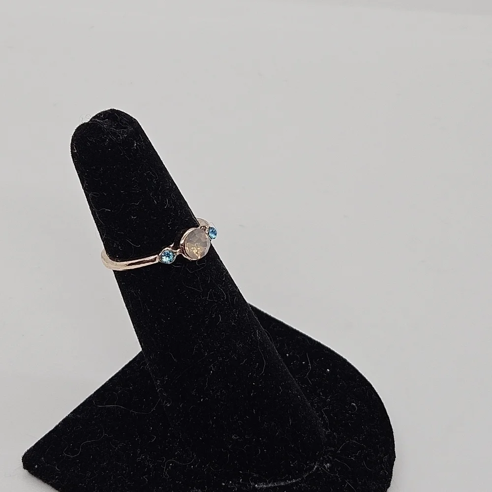 gold tone ring with aqua and milky yellow rhinestones size 4.25