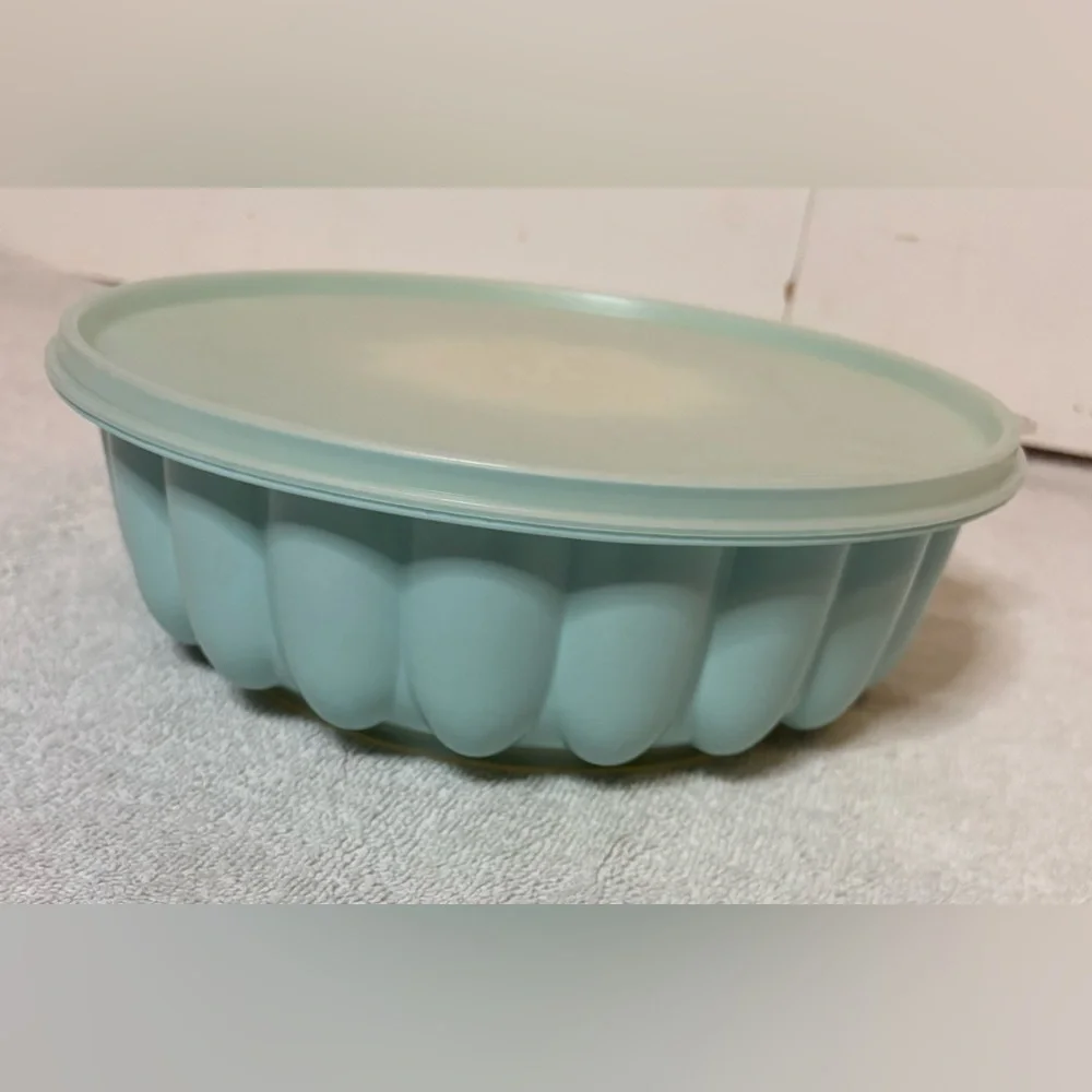 Tupperware excellent preowned