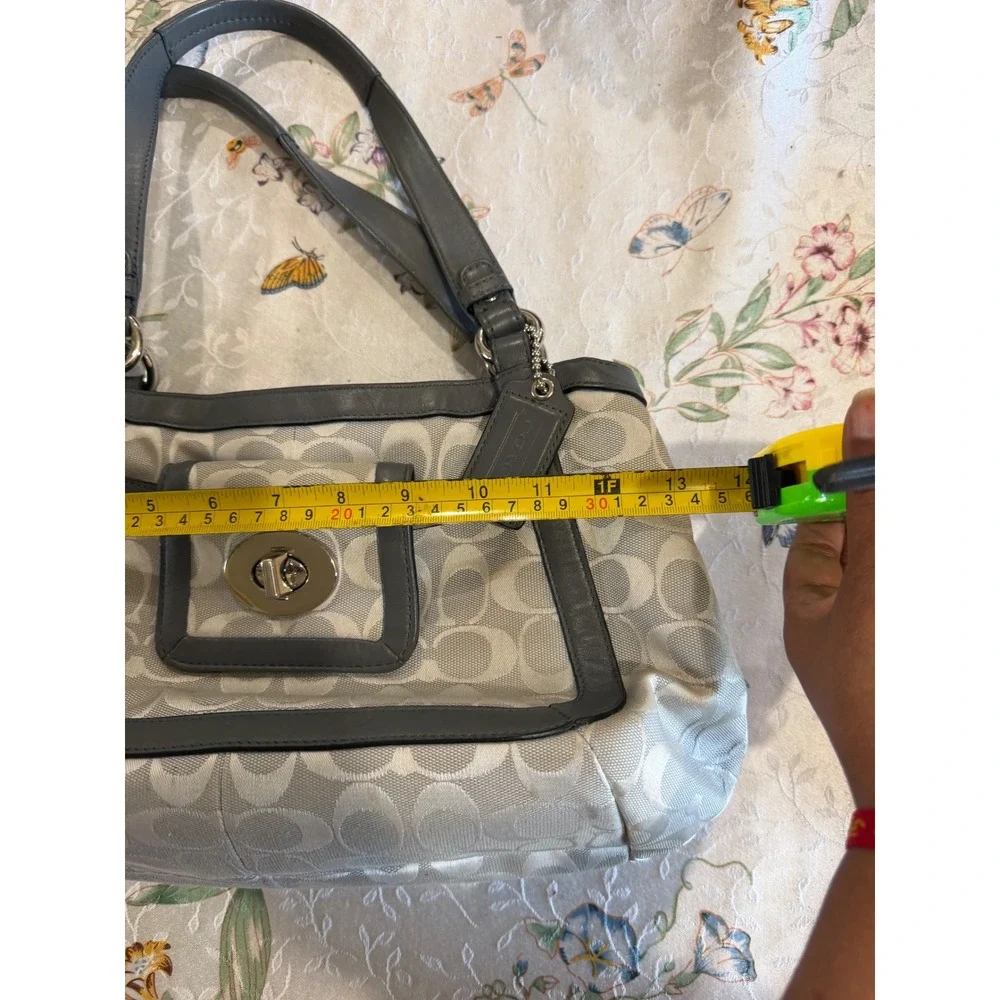 Coach signature penelope