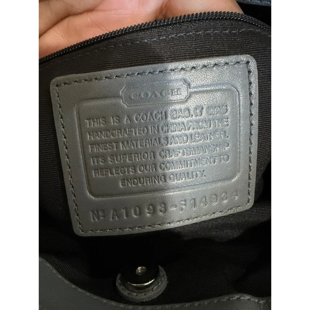 Coach signature penelope