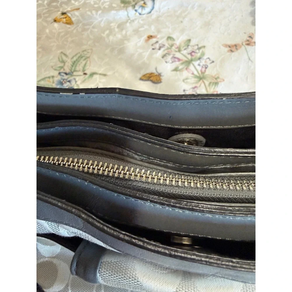 Coach signature penelope