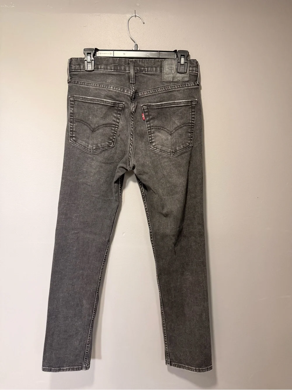 Levis slim straight