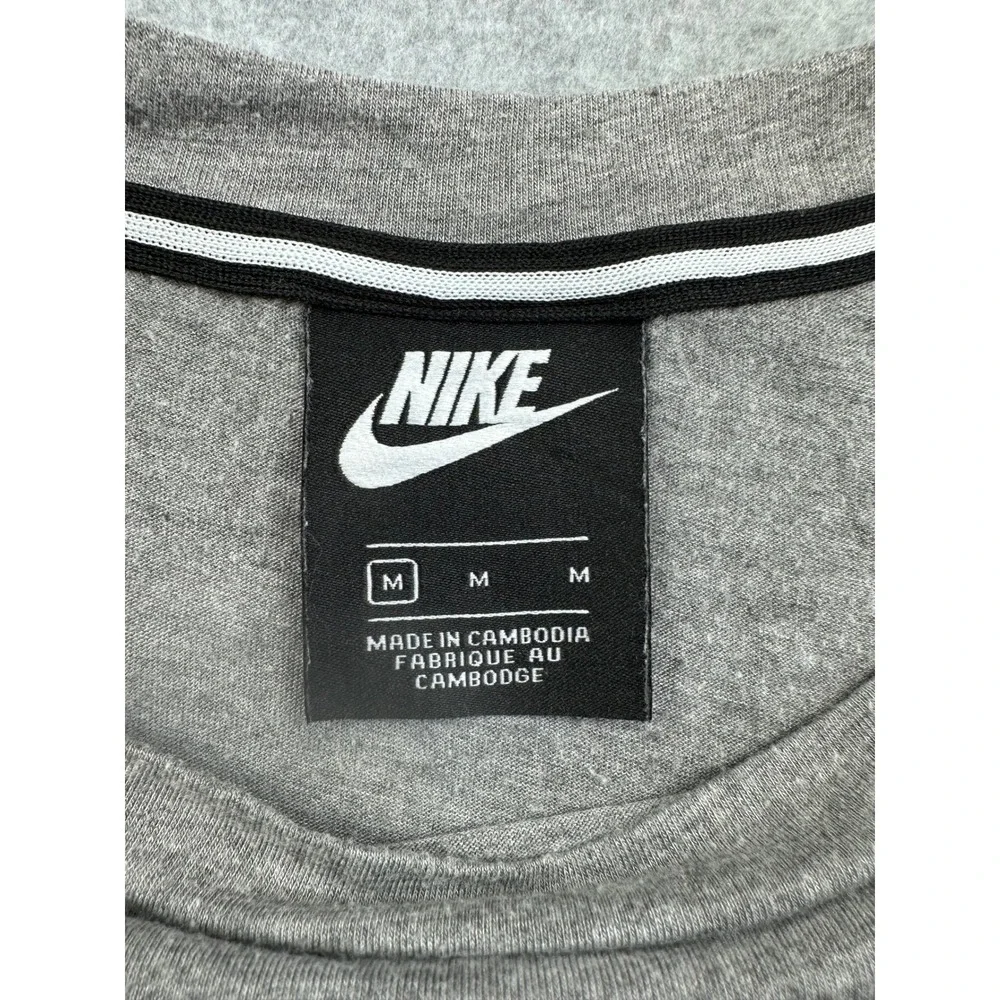 Nike sportswear essential