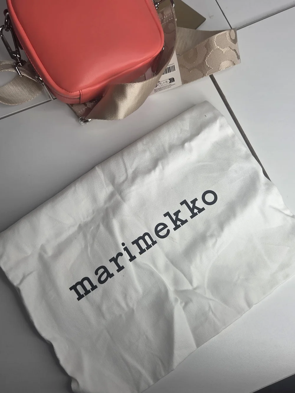 Marimekko compact coral