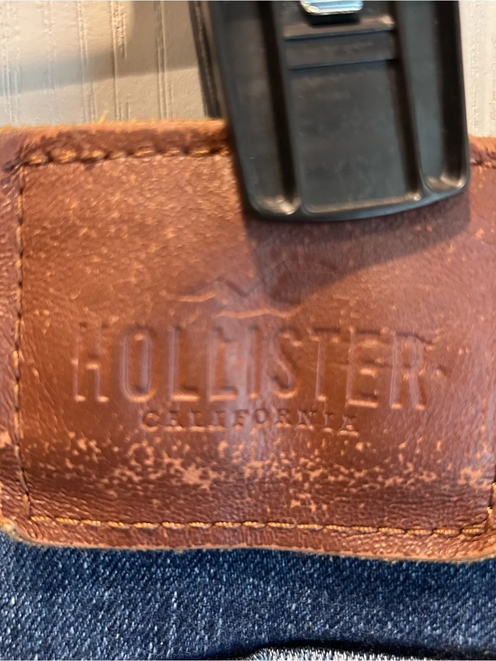 Hollister •smoke free
