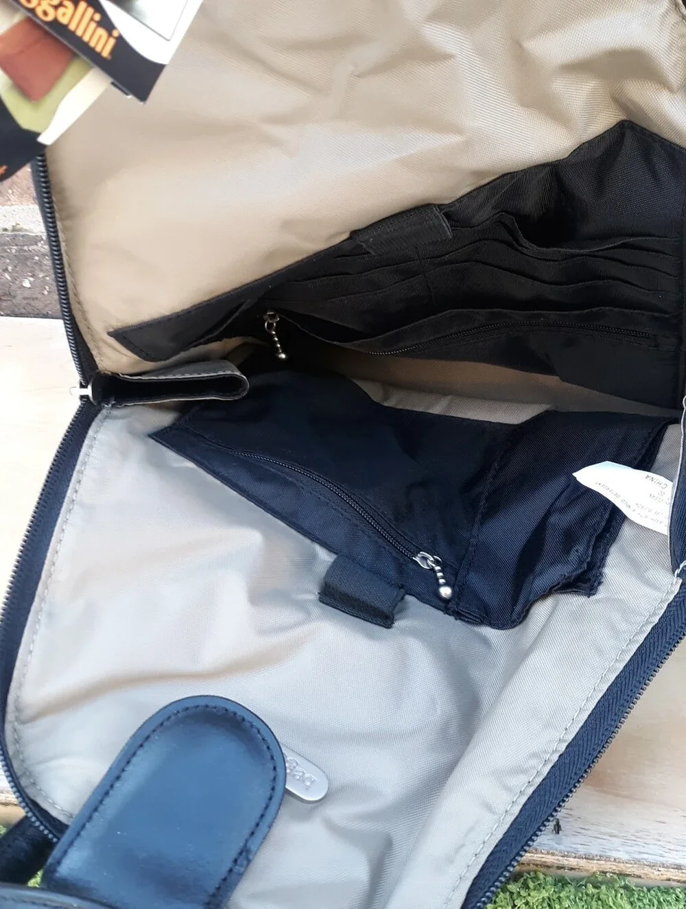 Baggallini triangle mini