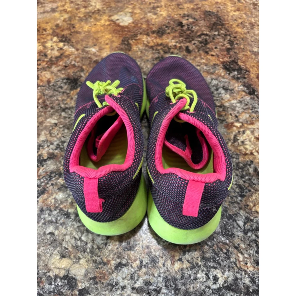 Nike bright lightweight