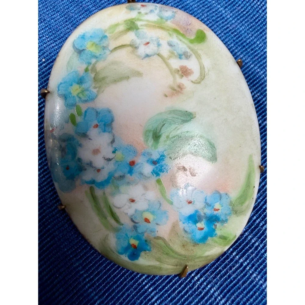 N/A small background foliage