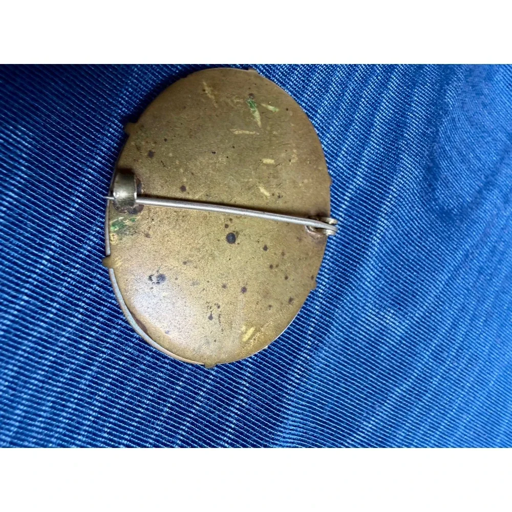 N/A brooch porcelain
