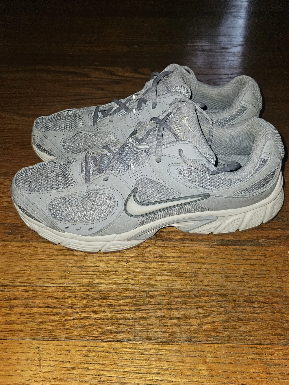 Nike Men’s Gray V5 RNR Athletic Running Shoes
