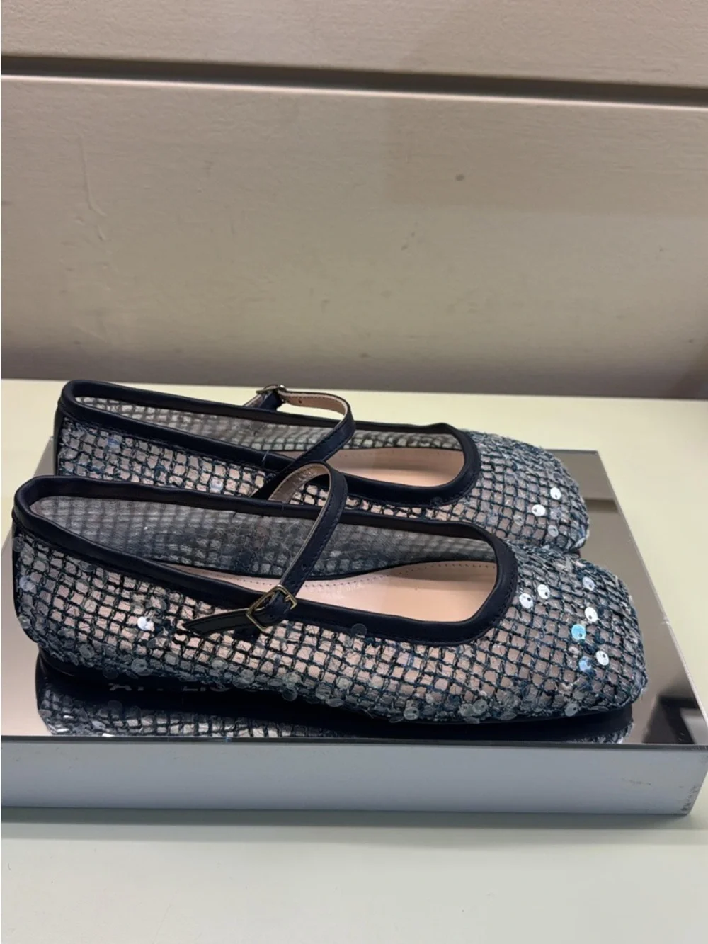 Agl elegant black