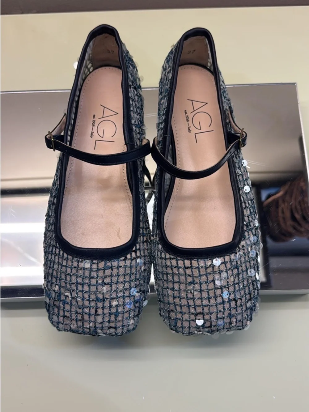 Agl elegant black