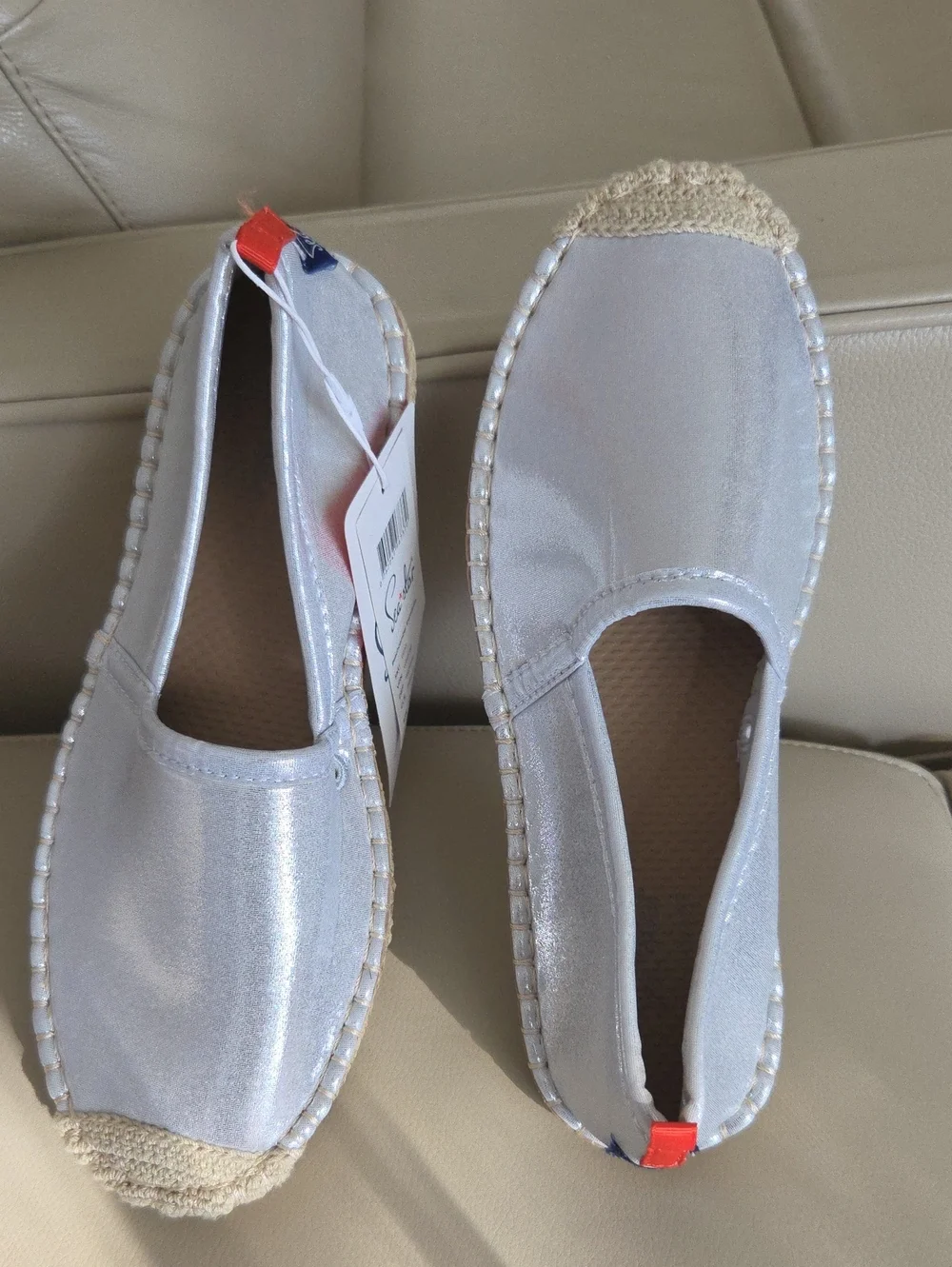N/A comfortable white