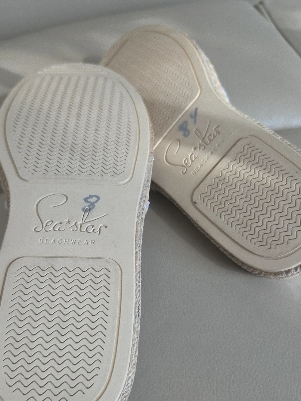 N/A comfortable white