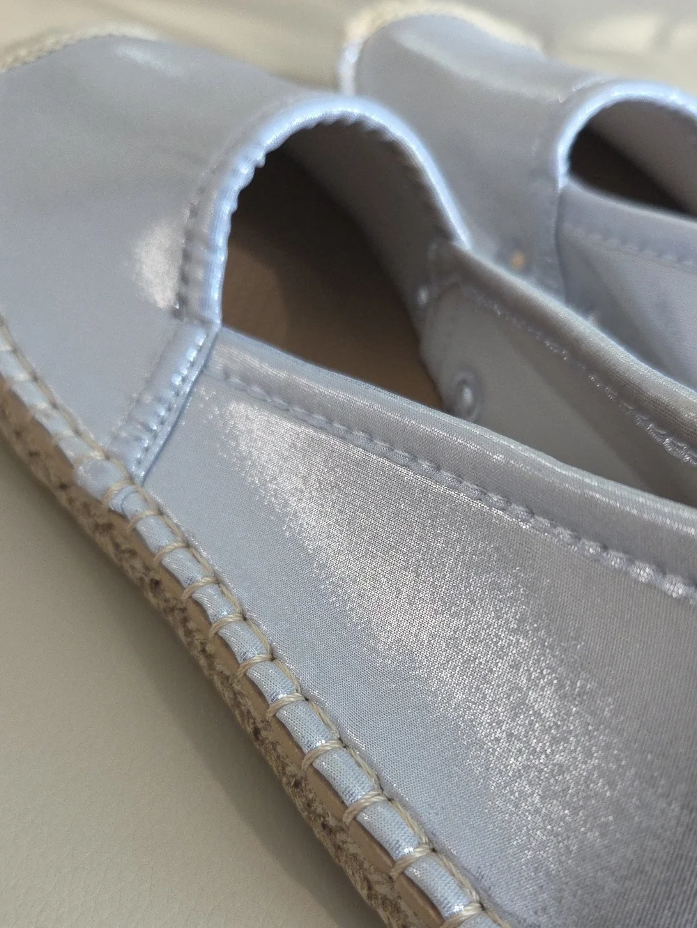 N/A comfortable white