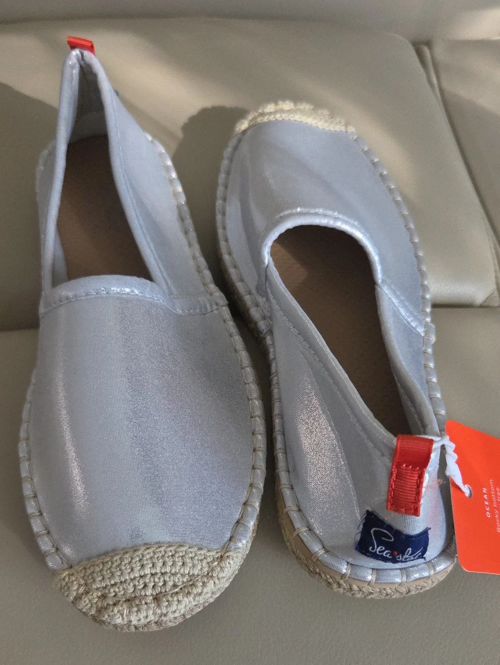 N/A comfortable white