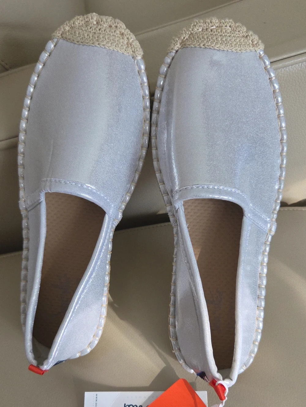 N/A comfortable white