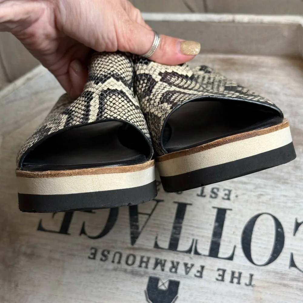 Vince chic wedges