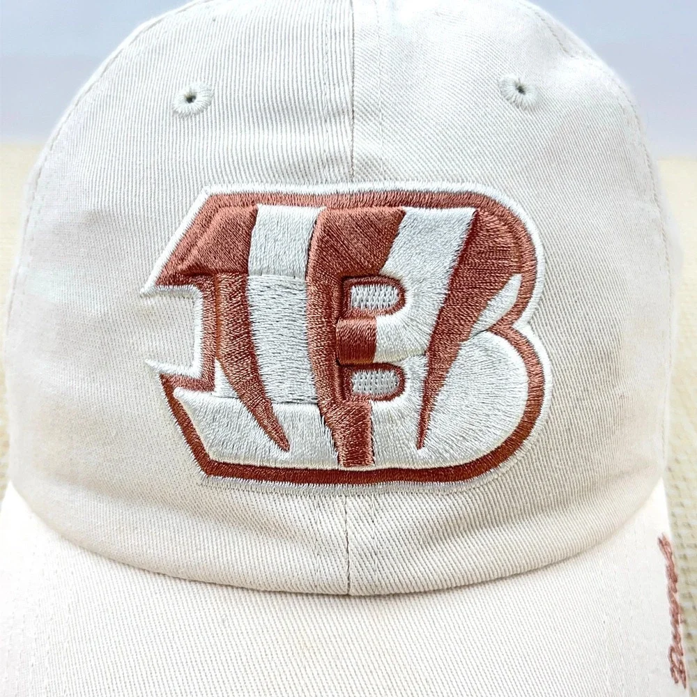 ’47 includes hat