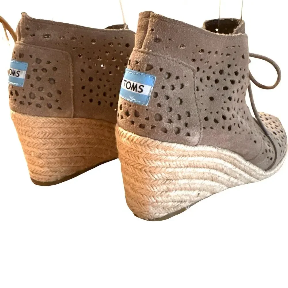 Toms day up