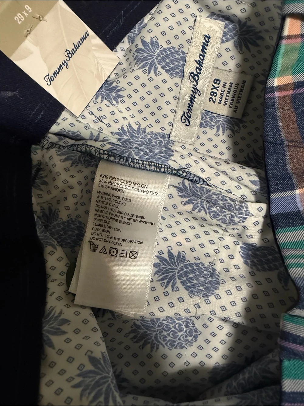 Tommy Bahama w26 new
