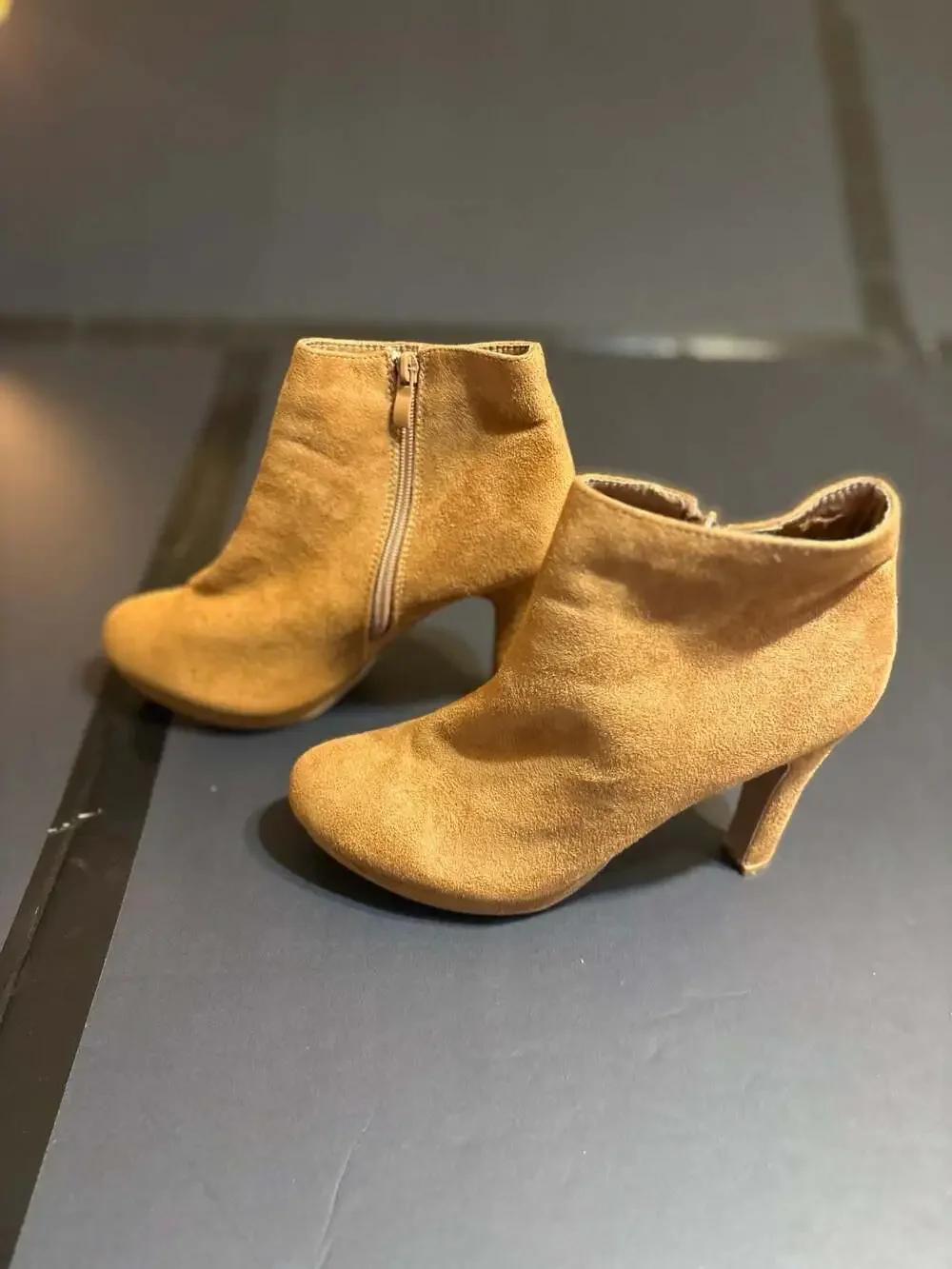 Forever 21 heel #1953 scuffing