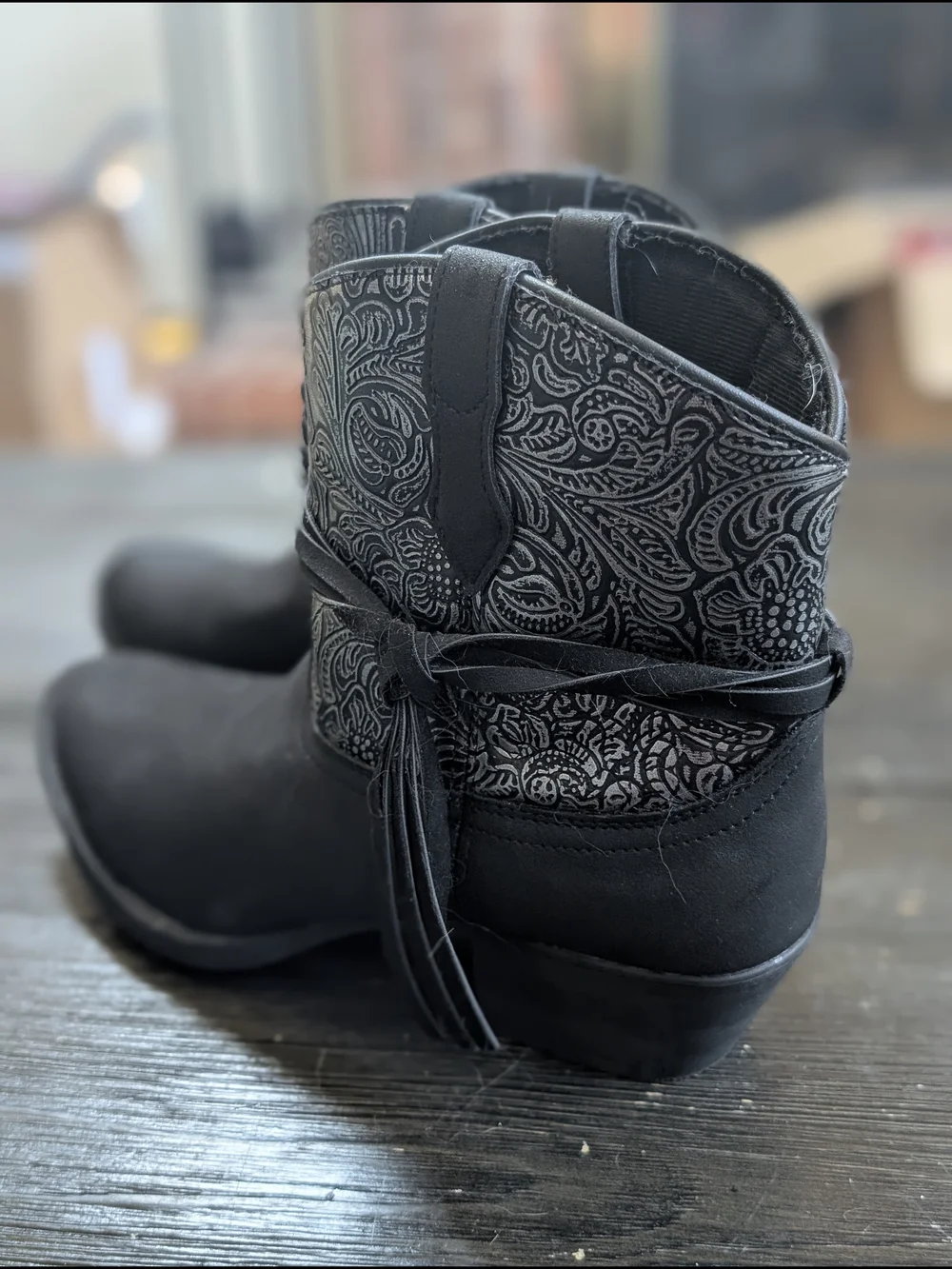 dingo black western