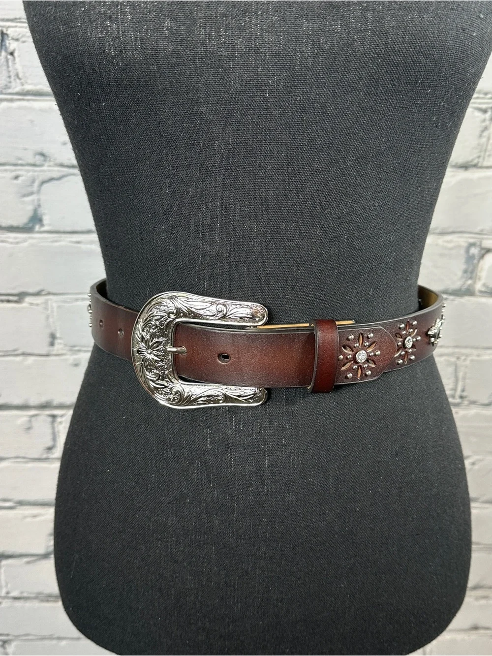 Ariat Leather Belt Horse Rhinestone Flower Cutouts Concho Western Sz 26 Brown