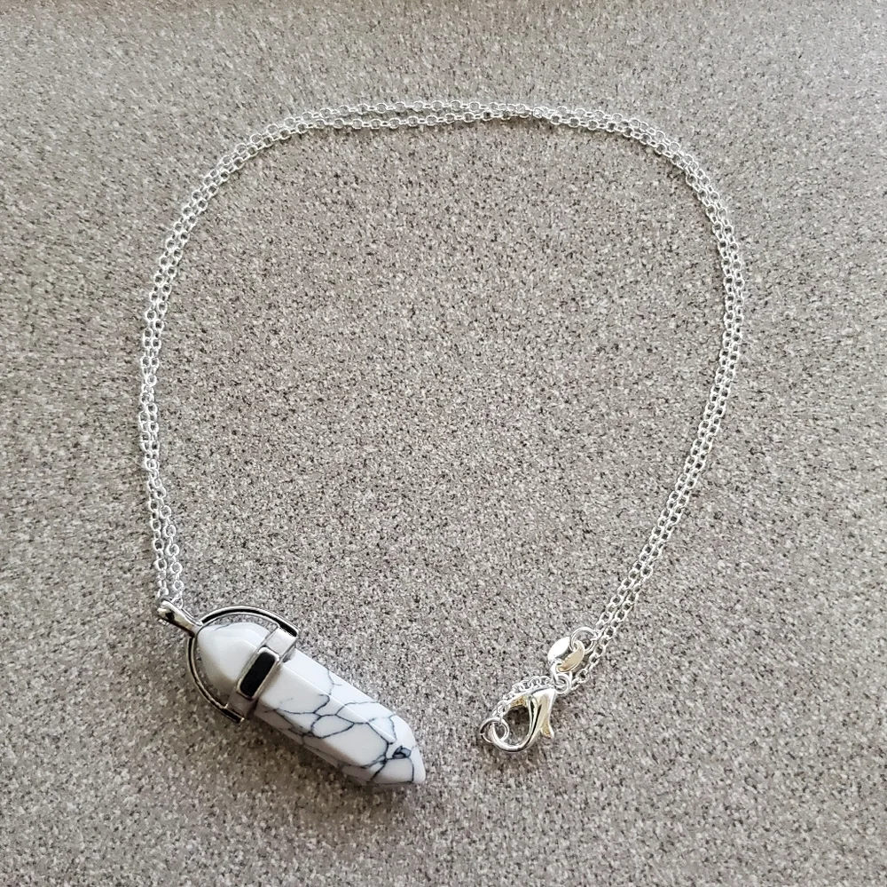 White Howlite & silver double crystal point necklace NWT