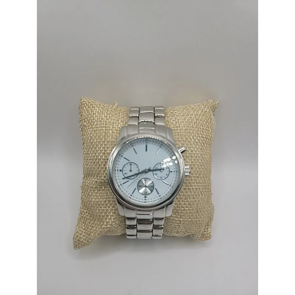 The Unbranded Brand sophisticated hour