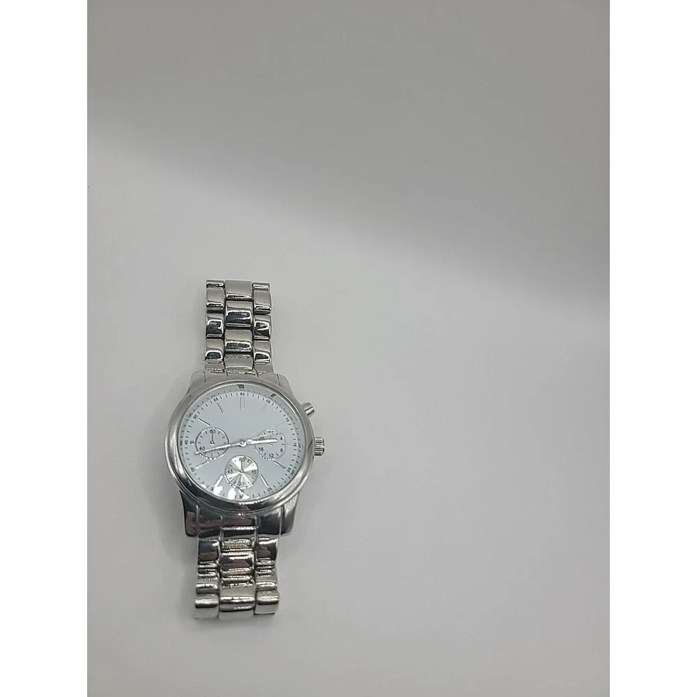 The Unbranded Brand making bracelet
